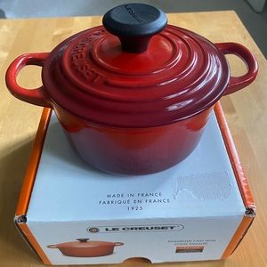 Le Creuset Enamelled Cast Iron 14 cm/5.5 in cocotte with lid, NIB, red